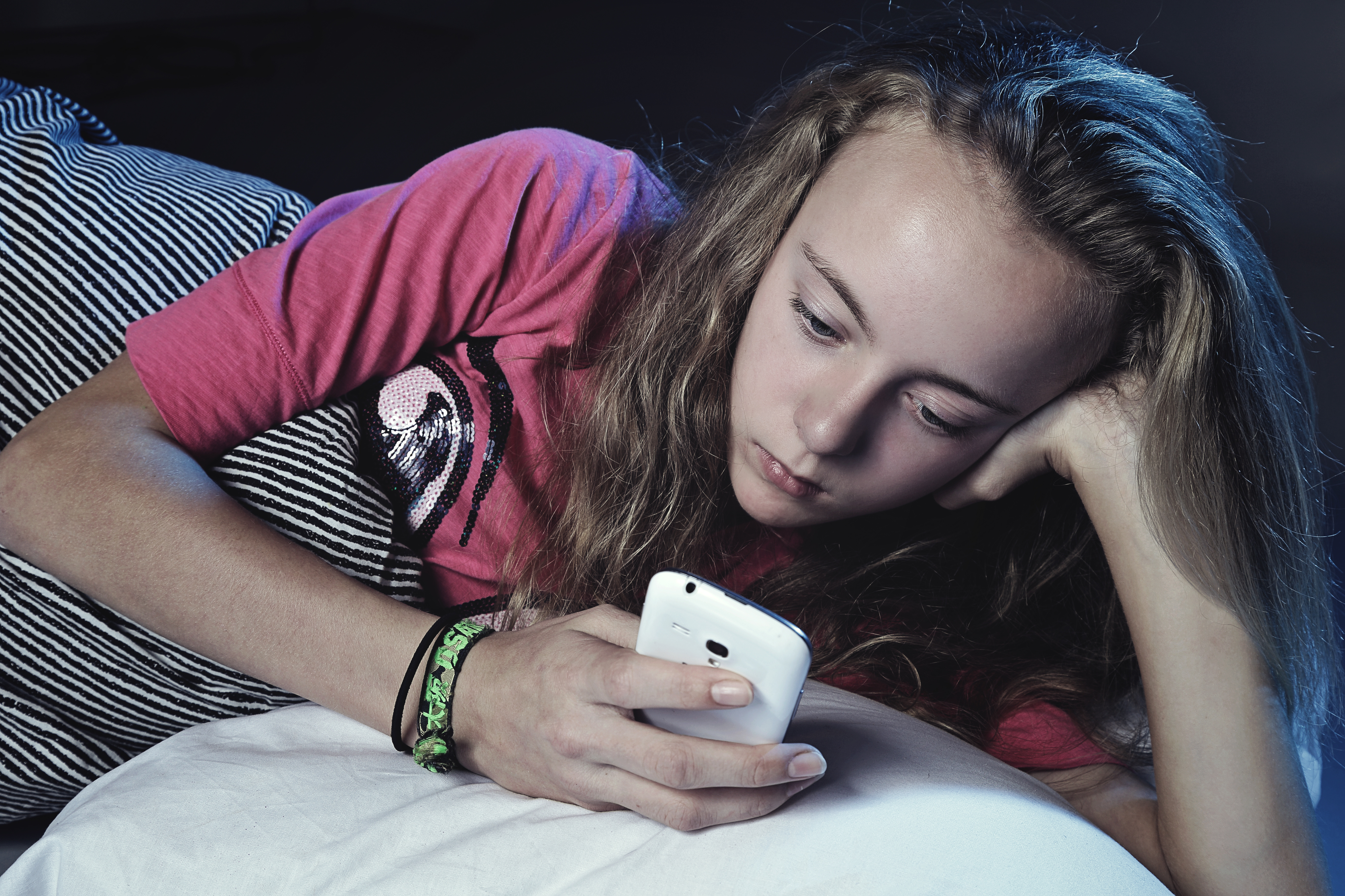 symptoms of insomnia in teenage girl